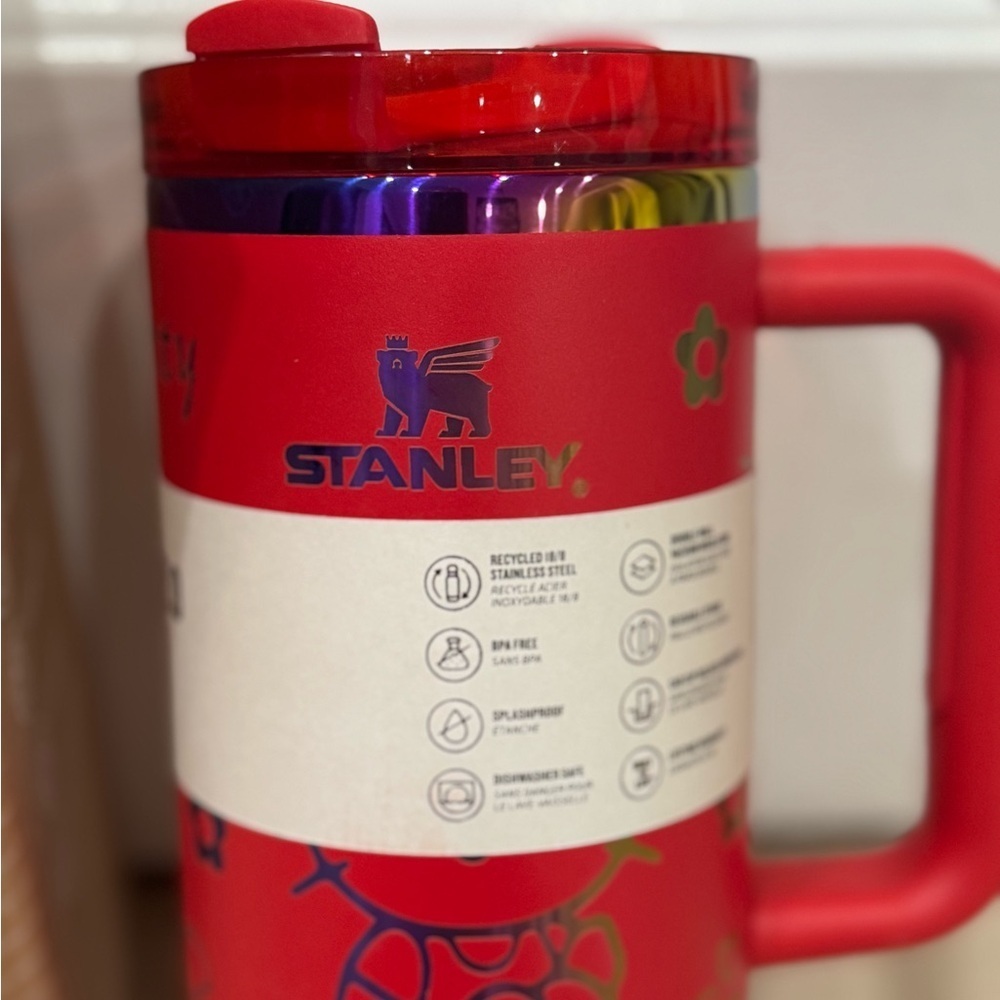 Stanley x Hello Kitty Limited Edt Cherry Red Hologram Flowstate 40oz Quencher - Picture 6 of 8